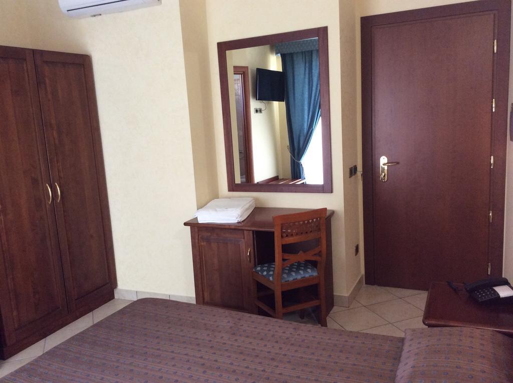 Cridda Hotel & Restaurant Gizzeria Bilik gambar