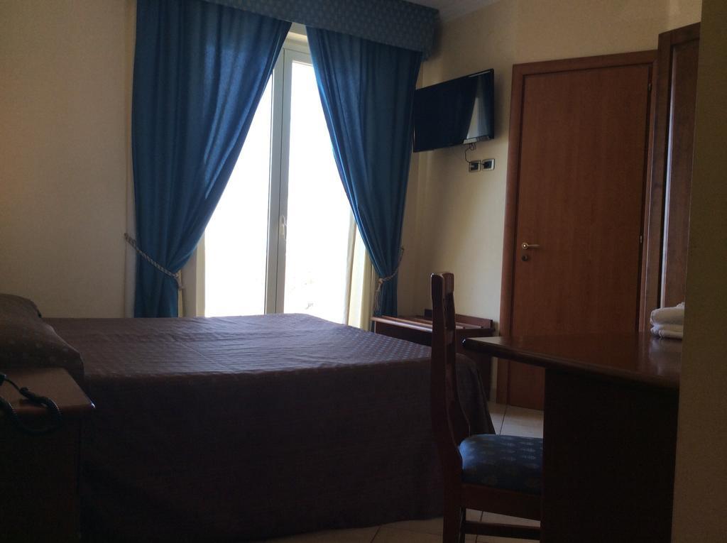 Cridda Hotel & Restaurant Gizzeria Bilik gambar