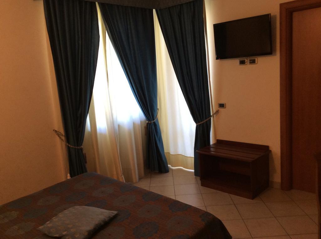 Cridda Hotel & Restaurant Gizzeria Bilik gambar