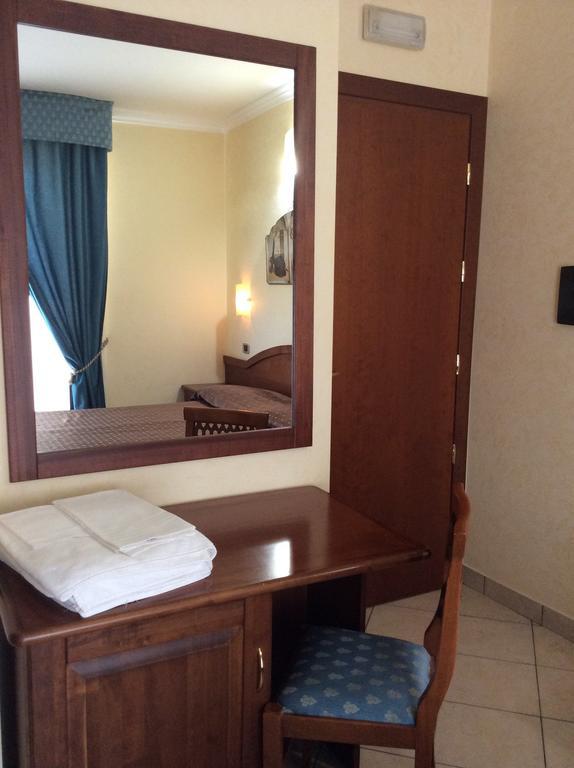Cridda Hotel & Restaurant Gizzeria Bilik gambar