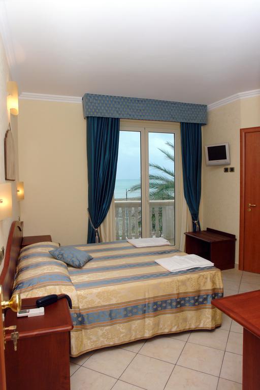 Cridda Hotel & Restaurant Gizzeria Bilik gambar